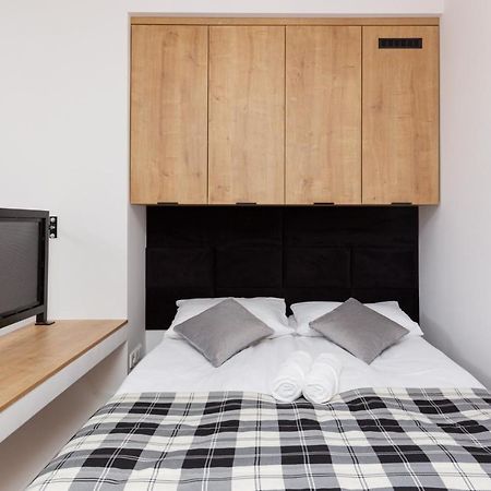 City Center Mezzanine Studio Chmielna By Noclegi Renters Varsó Kültér fotó